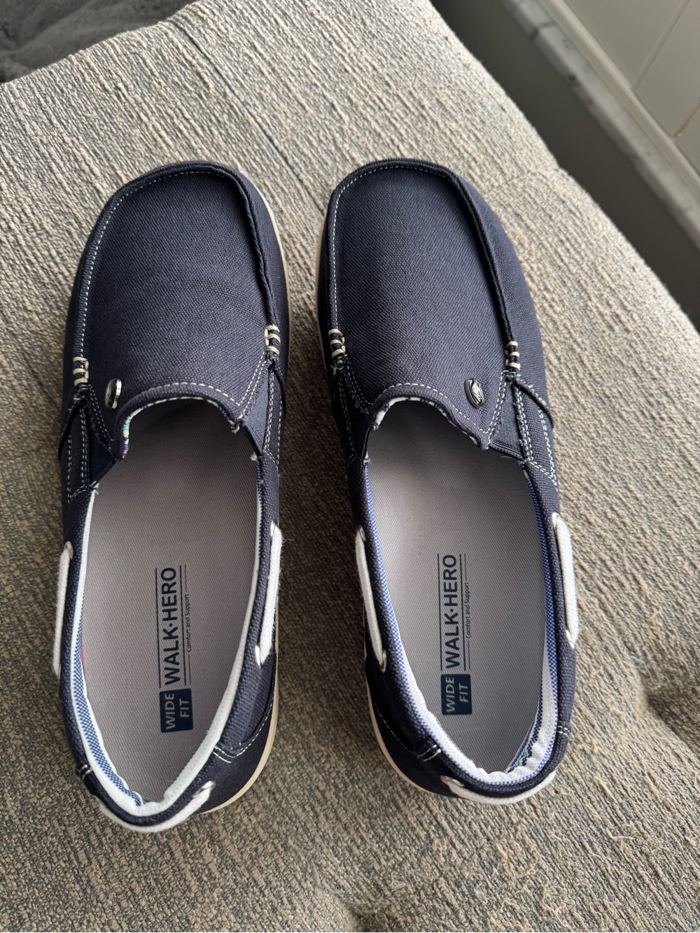 Women’s Walk Hero Navy Canvas Slip-On Loafers 9.5 Wide